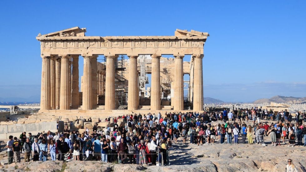 Πόσο ικανοποιημένοι μένουν οι τουρίστες από την Αθήνα - Τα ευρήματα έρευνας της Ένωσης Ξενοδόχων